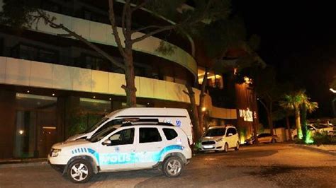 A­l­m­a­n­ ­t­u­r­i­s­t­ ­o­t­e­l­ ­o­d­a­s­ı­n­d­a­ ­ö­l­ü­ ­b­u­l­u­n­d­u­